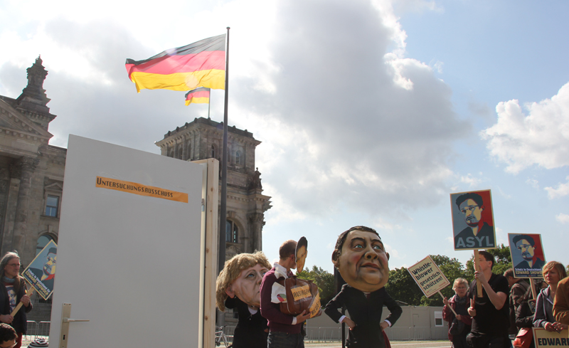 Demo Snowden vor Untersuchungsausschuss Bundestag