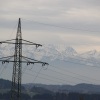 Bonuszahlung kassieren & Merken wann man kündigen muss Stromleitung vor Alpen