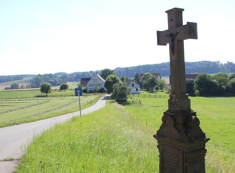 Kreuz mit Jahreszahl