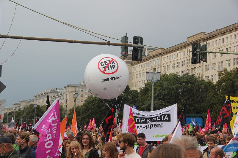 ceta-demo-berlin-ballon