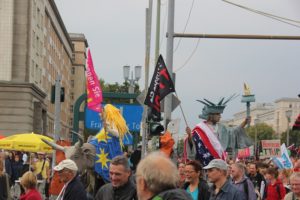 ceta-demo-berlin-figuren
