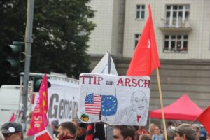 ceta-demo-berlin-gysi-darstellung