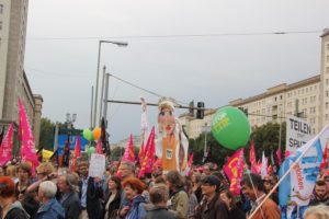 ceta-demo-berlin-pappfiguren