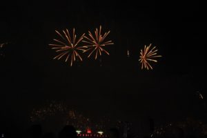 feuerwerk-auf-maifeld-berlin