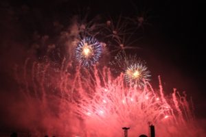 feuerwerk-rot-weiss