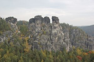 schroffe-felsformationen-bastei