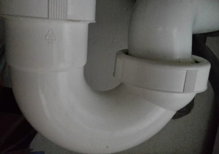 Abwasserrohr verstopft? Was tun? | Eine Welt Eine Zukunft