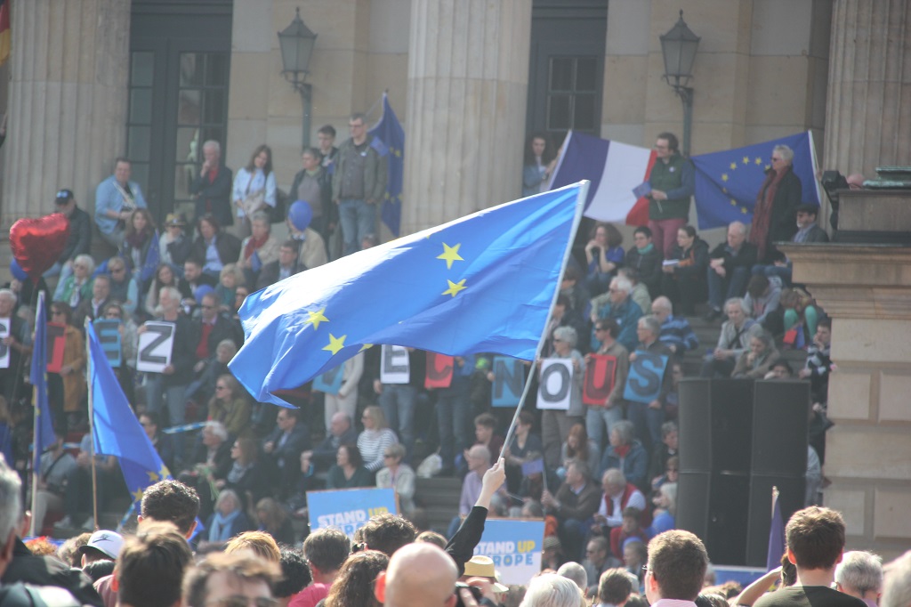 EU Fahne Pulse of Europe Demo Berlin