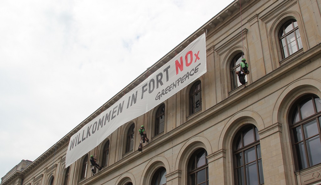 Greenpeace Demonstration Verkehrsministerium Dieselskandal