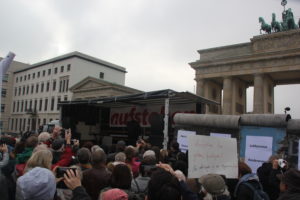 Aufstehen Kundgebung Buehne 2