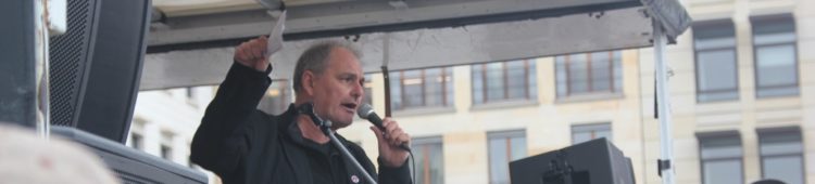 Aufstehen am Brandenburger Tor Aufstehen Kundgebung Rede Uwe Hiksch 2
