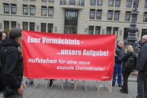 Aufstehen Kundgebung Transpi 2