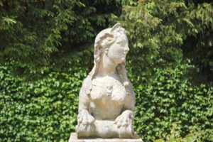 Hybrid Löwe Frau Schlosspark Rheinsberg