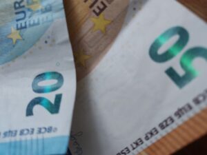70 Euro