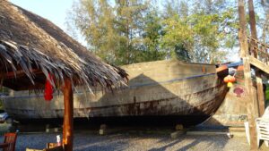 Umfunktionierte Boote Restaurant Klong Muang Beach Krabi Thailand